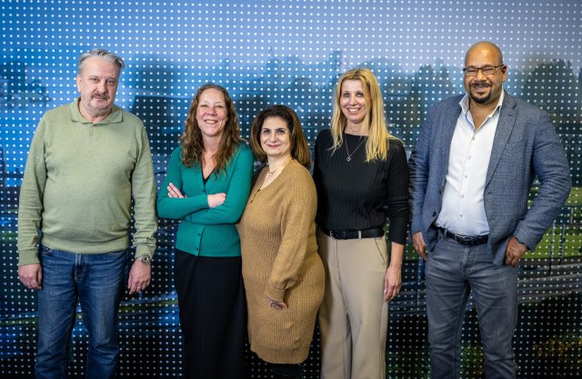 Onze accountmanagers. Van links naar rechts: Arie Visser, Birgitte Frowijn, Zerrin Sigirci, Caroline Lems en Joël Mohangoo