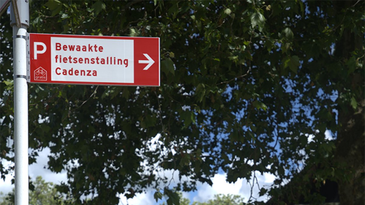 Nieuwe bewegwijzering naar bewaakte fietsenstallingen in de binnenstad