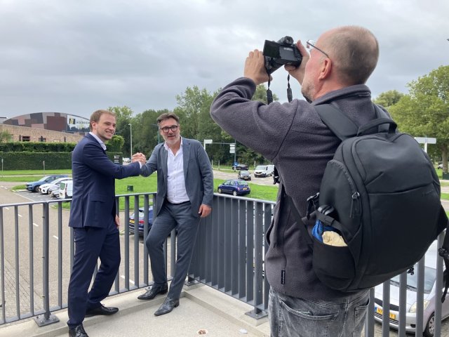 Alderman Jeffrey van Gils (left) and Alderman Hilko Folkeringa-Florizoone at Voorweg Station