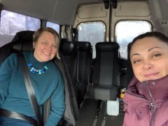 Sandra Rispens en Serpil Guzelmansur in De Opstap