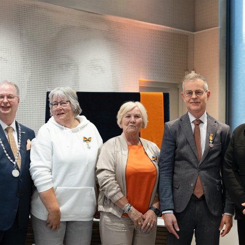 V.l.n.r.: de heer Andre van Duivenbode, mevrouw Lijnie den Ouden-Groenendijk, mevrouw Laura Vos, mevrouw Jenny Biemans, de heer Dick Marck, de heer Willem Hobers en de heer Richard Bethlehem.