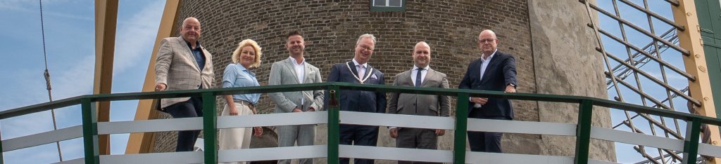 College Zuidplas. Van links naar rechts op de foto: wethouder Ferry van Wijnen, wethouder Pien Meppelink, gemeentesecretaris Michael Burgmans, burgemeester Han Weber, wethouder Jan Willem Schuurman, wethouder Frans Klovert