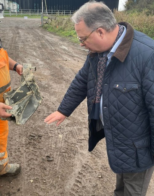 Burgemeester Han Weber bij de bommen