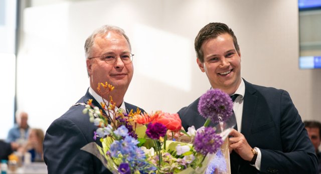 Burgemeester Han Weber samen met Willem-Jan Verdoes