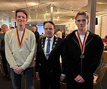 Luka en Hugo met burgemeester Bilder