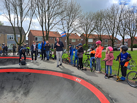 Wethouder Slingerland opent de pumptrackbaan