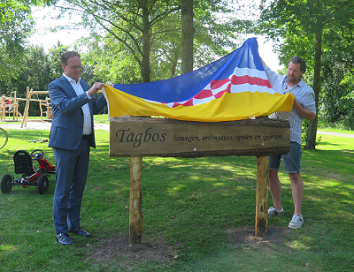 Slingerland en Brouwer onthullen het bord