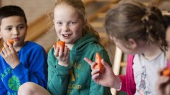 kinderen die gezond eten en meedoen aan het programma GOAL!